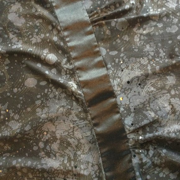 Le Grenier Semi-Fitted Short-Sleeved Sweater: Ideal for the holidays! - Picture 5 of 6